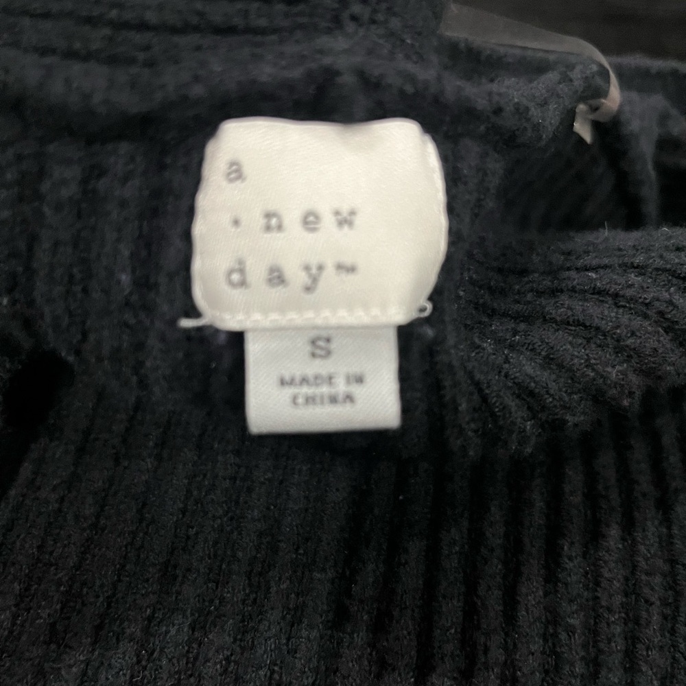 Cardigan - Picture 2 of 3